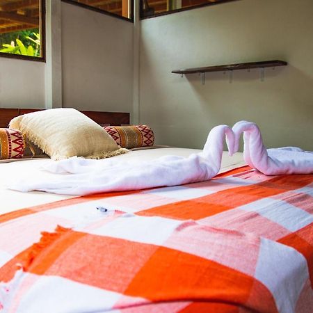 Oasis Uvita Bed and Breakfast Exteriör bild
